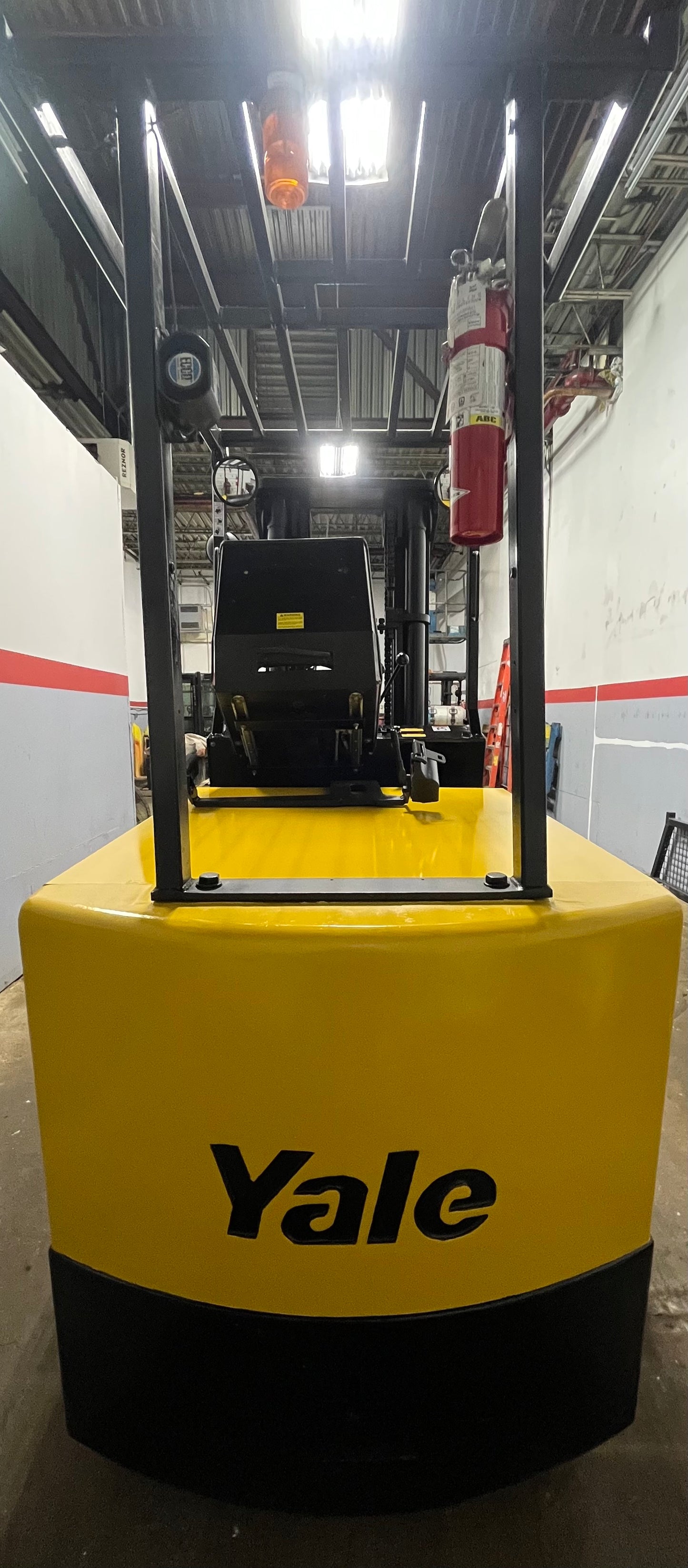 Yale 8000LBS Electric Forklift 3 stage new battery Certified